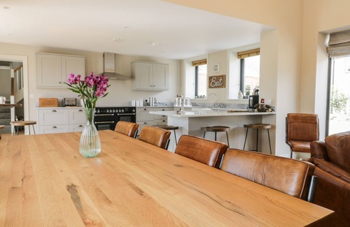 Mappleton Cabaña | PHEASANT'S ROOST, pet friendly, with hot tub in Burton Pidsea