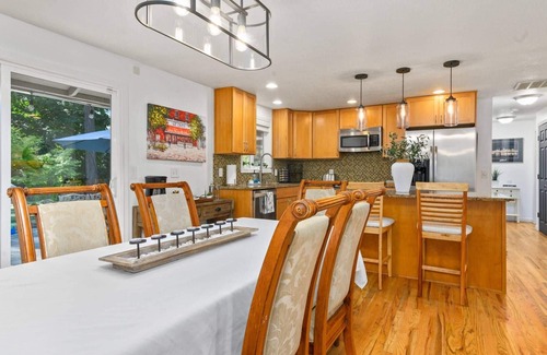Lake Oswego Casa | Great Deals on Summer Stays!