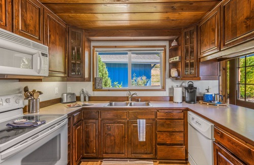 Agate Casa | Phenomenal Sunsets, Wild Orca & Private Beach
