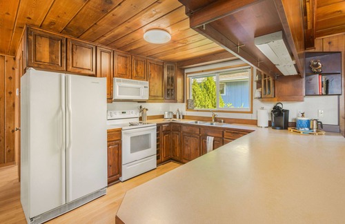 Agate Casa | Phenomenal Sunsets, Wild Orca & Private Beach