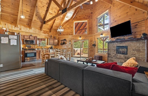 Zoe Cabina | Phenomenal View! Hot Tub, Pool Table, Bar, Internet, Second Den, Satellite TV