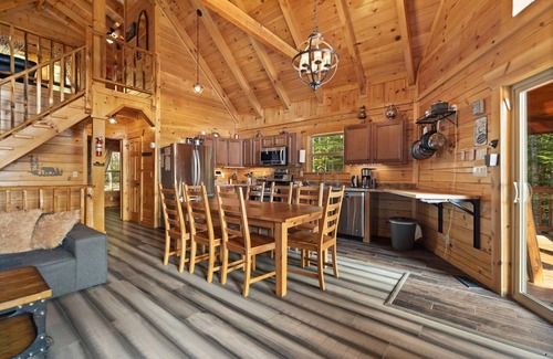 Zoe Cabina | Phenomenal View! Hot Tub, Pool Table, Bar, Internet, Second Den, Satellite TV