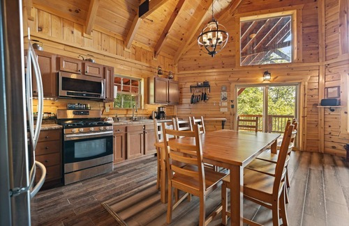 Zoe Cabina | Phenomenal View! Hot Tub, Pool Table, Bar, Internet, Second Den, Satellite TV