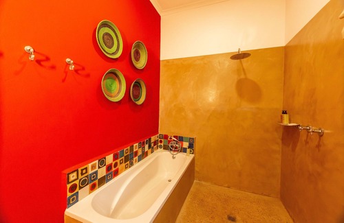 Victoria Falls Cabina | PheZulu Guest Lodge