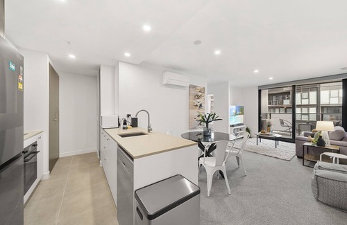 Phillip Apartamento | Phillip 2-Bed: Chic Interiors, Amazing Amenities