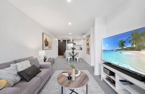 Phillip Apartamento | Phillip 2-Bed: Chic Interiors, Amazing Amenities