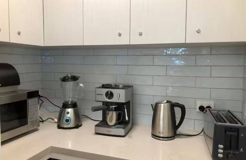 Surf Beach Casa | Phillip Island. 1 to 16 people. Linens included. Fast WiFi. 2 mins walk to beach