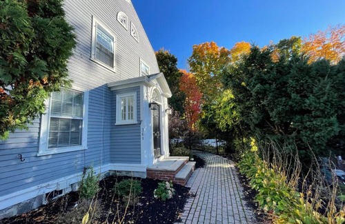 Andover Apartamento | Phillips Academy Andover Two-Bedroom Apartment and Free Parking
