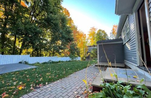Andover Apartamento | Phillips Academy Andover Two-Bedroom Apartment and Free Parking