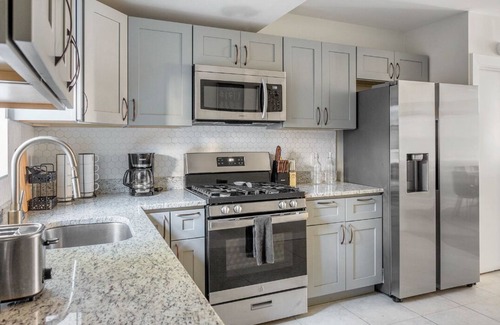 South Philadelphia Casa | Philly Historic Townhome near PENN & CHOP