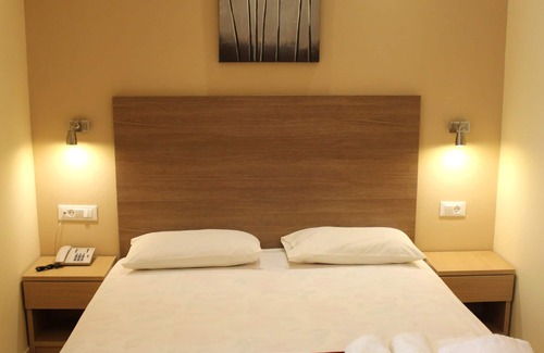 Petaloudes Hotel | Philoxenia Hotel & Studios