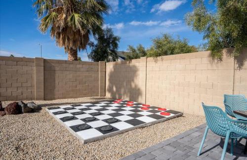 Paradise Valley Village Casa | Phoenician Sunrise - Theatre and Game Room, Pool
