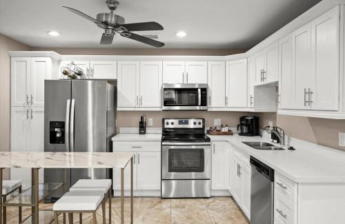 Paradise Valley Village Casa | Phoenician Sunrise - Theatre and Game Room, Pool