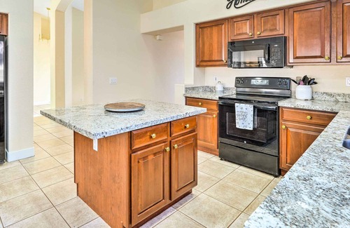 Entrada Casa | Phoenix Home: Ping Pong Table, Private Yard!