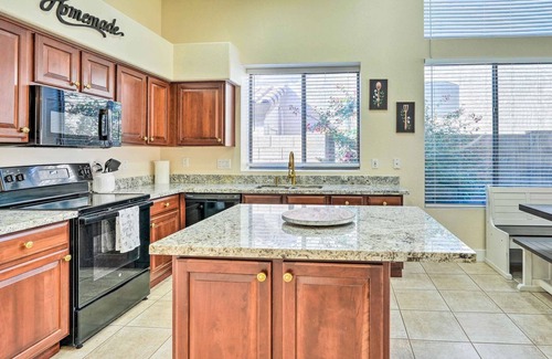 Entrada Casa | Phoenix Home: Ping Pong Table, Private Yard!