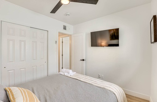 Camelback East Casa | Phoenix Home: Pool, Hot Tub, Putting Green + More!