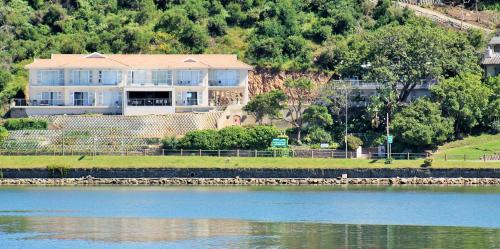 Paradise Casa | Phoenix Lodge and Waterside Accommodation