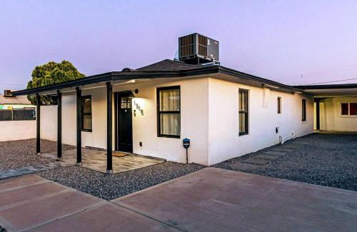 Downtown Phoenix Casa | Phoenix Retreat - 2 Bedroom Home with King-Size Bed - 3 Smart TVs - 10 min from Airp - Unit A