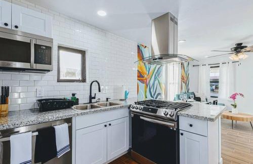 Downtown Phoenix Casa | Phoenix Retreat - 2 Bedroom Home with King-Size Bed - 3 Smart TVs - 10 min from Airp - Unit A