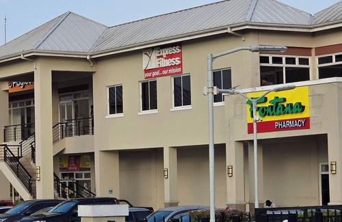 Caribbean Estates Casa | Phoenix Rising Superb bungalow with AC in Portmore - 2 bedrooms