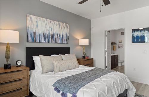 Desert View Village Apartamento | Phoenix Stay with Pool - Close to Mayo Clinic - Desert Ridge- S325