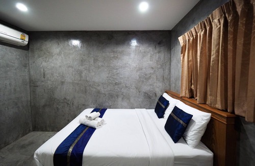 Don Muang Hotel | Phoom House
