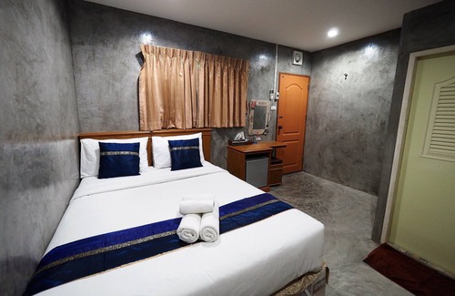 Don Muang Hotel | Phoom House