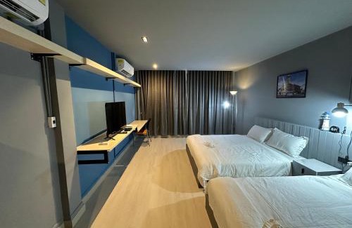 Yan Nawa Casa | Phuket vibe, City House, 7 mins to BTS, City center, Private room in Sathon, Private bathroom, Bangkok, Thailand