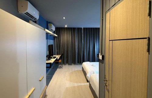 Yan Nawa Casa | Phuket vibe, City House, 7 mins to BTS, City center, Private room in Sathon, Private bathroom, Bangkok, Thailand