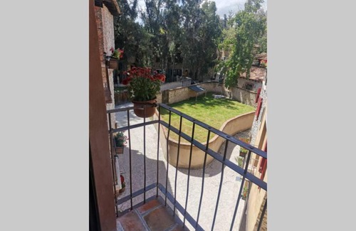 Santeagueda Apartamento | Piacere loft Val'Quirico. Bed, Jacuzzi & Coffe