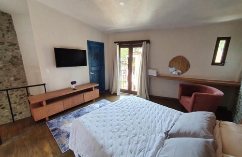 Santeagueda Apartamento | Piacere loft Val'Quirico. Bed, Jacuzzi & Coffe