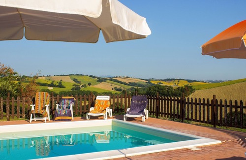 Montecarotto Casa | Piagge Del Sole: Beautiful farmhouse in the countryside with swimming pool