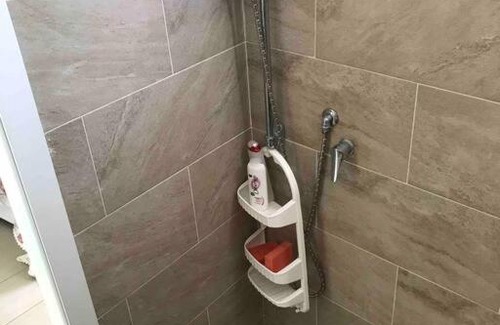 Zona IX Acqua Vergine Apartamento | piano terra con giardino