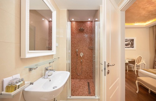 Old Town Hotel | Piazza Heritage Hotel