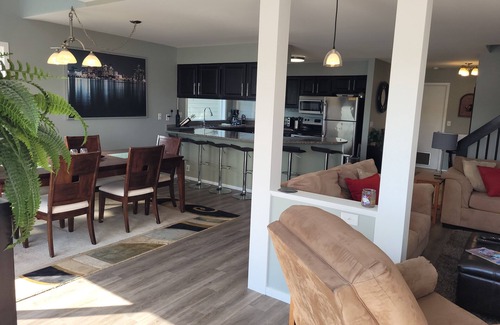Oxbow Casa | BOB- DESDE $ 119, ¡Kayaks elegantemente actualizados, incluidos! Gran plano de planta abierto! Big Deck!
