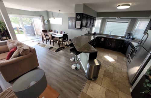 Oxbow Casa | BOB- DESDE $ 119, ¡Kayaks elegantemente actualizados, incluidos! Gran plano de planta abierto! Big Deck!
