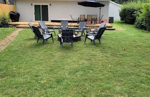 Scotts Cabaña | Pickeral Lake Cottage w/ Fish & Ski boat 2 bedrooms 1 bath