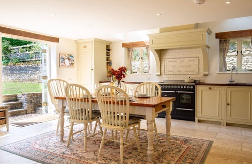 Chedworth Cabaña | Pickett Cottage - Pet friendly near Northleach