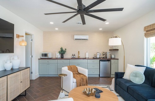Lake Havasu City Casa | Ultimate Vacay Resort, sleeps 28, 7bd/6bth, pool & spa, pickleball, near marina
