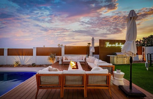 Lake Havasu City Casa | Ultimate Vacay Resort, sleeps 28, 7bd/6bth, pool & spa, pickleball, near marina