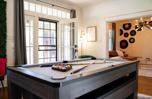 Midtown Casa | Pickleball Court Ev Power Dock Hot Tub Pool Table