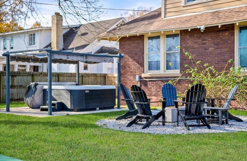 Midtown Casa | Pickleball Court Ev Power Dock Hot Tub Pool Table