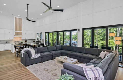 Chapin Apartamento | Pickleball Court + Hot Tub + Much More! Sleeps 16