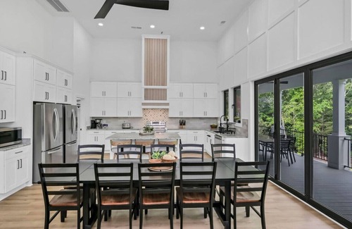 Chapin Apartamento | Pickleball Court + Hot Tub + Much More! Sleeps 16
