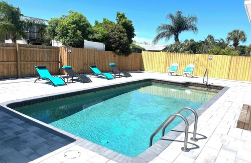 Whitney Beach Casa | Pickleball Court | Pool | Game Room
