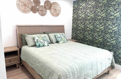 Whitney Beach Casa | Pickleball Court | Pool | Game Room