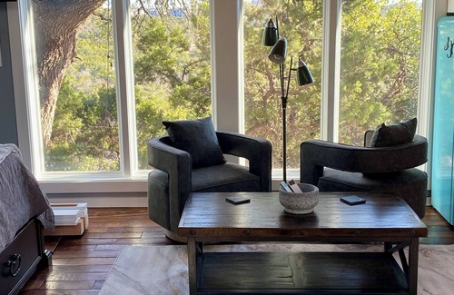 Steiner Ranch Otro | Pickleball Palace - Private Guesthome and Court adjacent to Historic Castle