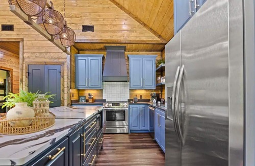 Broken Bow Cabina | Pickleball | Pet Friendly | Heated & Chilled Pools
