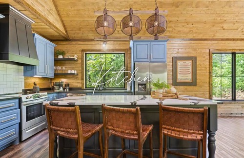 Broken Bow Cabina | Pickleball | Pet Friendly | Heated & Chilled Pools