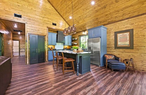 Broken Bow Cabina | Pickleball | Pet Friendly | Heated & Chilled Pools